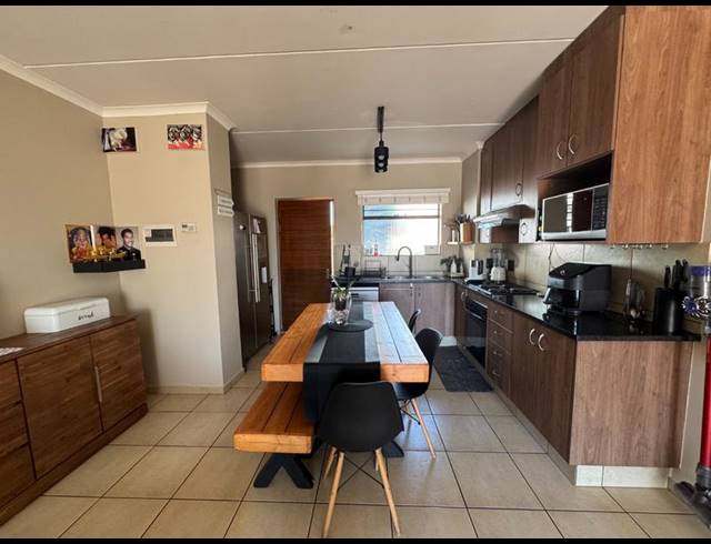 2 BEDROOM APARTMENT FOR SALE IN BARBEQUE DOWNS